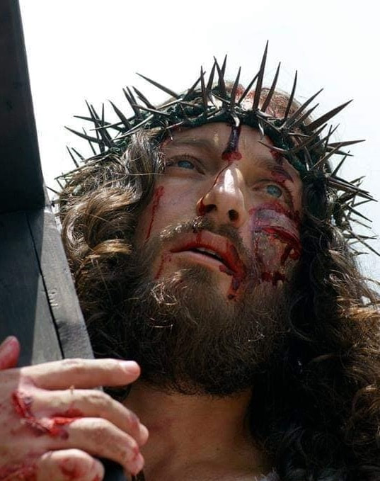 Jesús llevando la cruz.