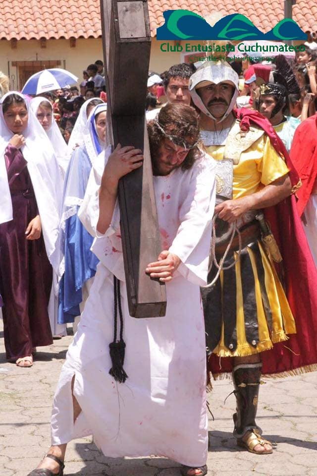 Jesús llevando la cruz.