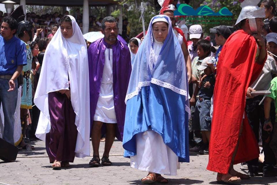 María acompañando a Jesús hasta el Calvario.