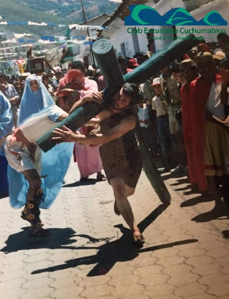 Gestas llevando su cruz.